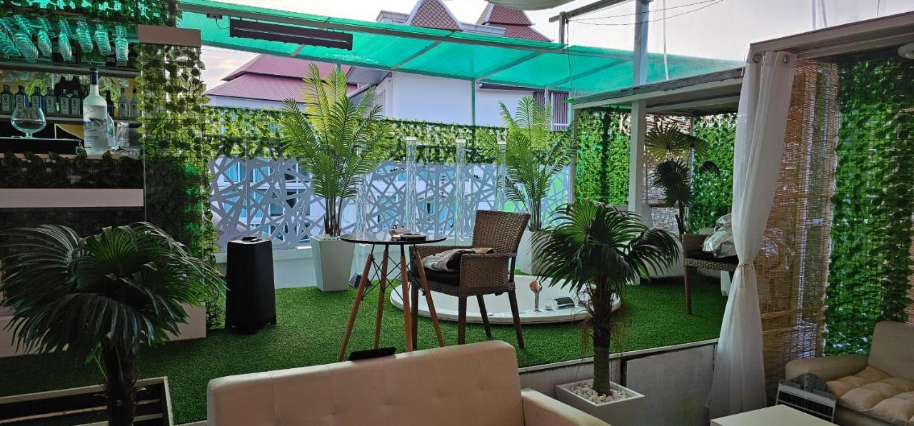 Xcess Residence Pattaya Buitenkant foto