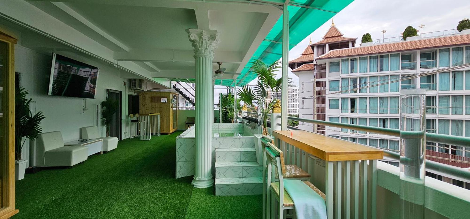 Xcess Residence Pattaya Buitenkant foto